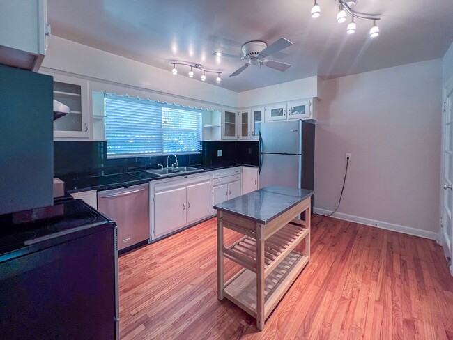 Photo - 3BR/2.5BA House in Florida Park - Available For Fall 2026!