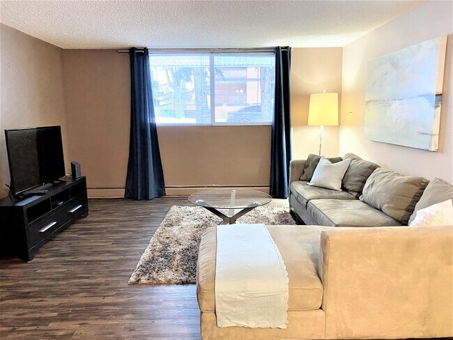 Building Photo - 10735-10735-127 127 St Unit 103.F