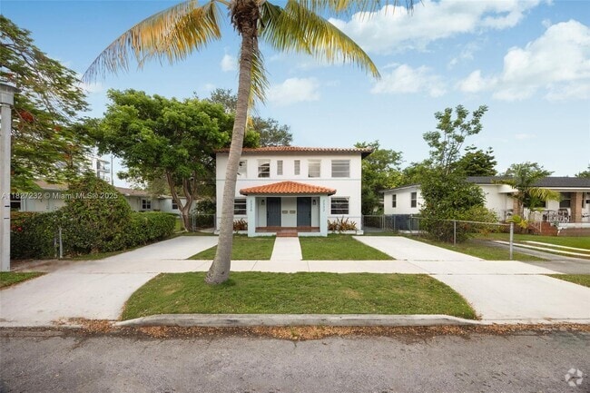 Building Photo - 2332 SW 26th Ln Rental