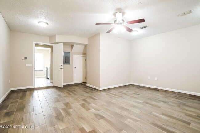 Photo - 8117 Fort Lee Trail