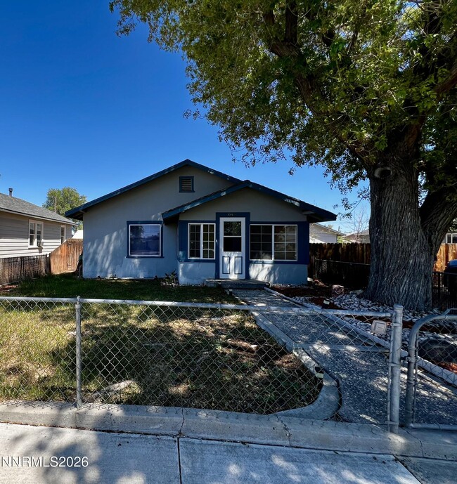 Photo - 645 Churchill St