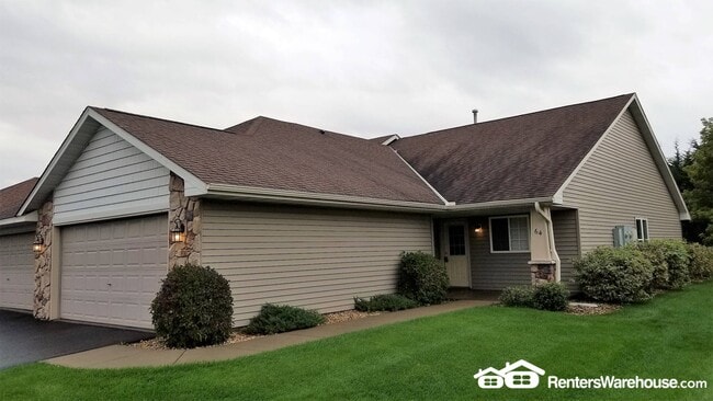 Building Photo - 64 Crown Pointe Curve