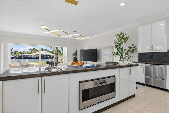 Photo - 513 S Riverside Dr