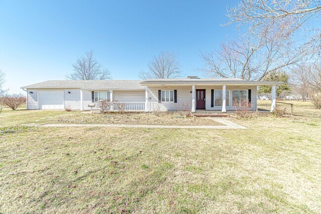 Building Photo - Quiet Country Setting Rental