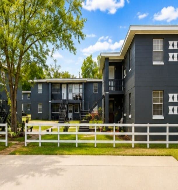 Palafox Gardens-RENT SPECIALS