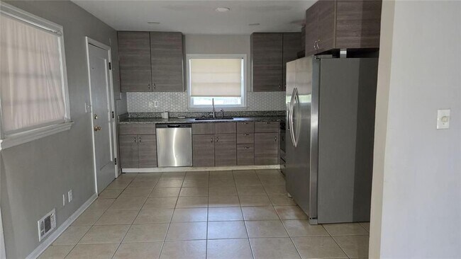 Photo - 136 Hillsdale Dr SE