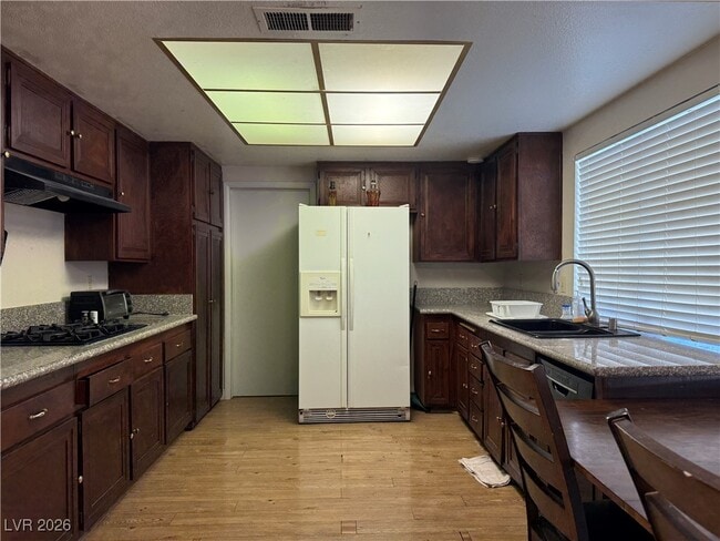 Photo - 4421 Fernbrook Rd