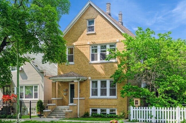 Building Photo - 2524 W Lyndale St Rental