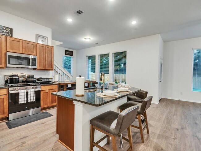 Photo - 401 Magnolia Ln