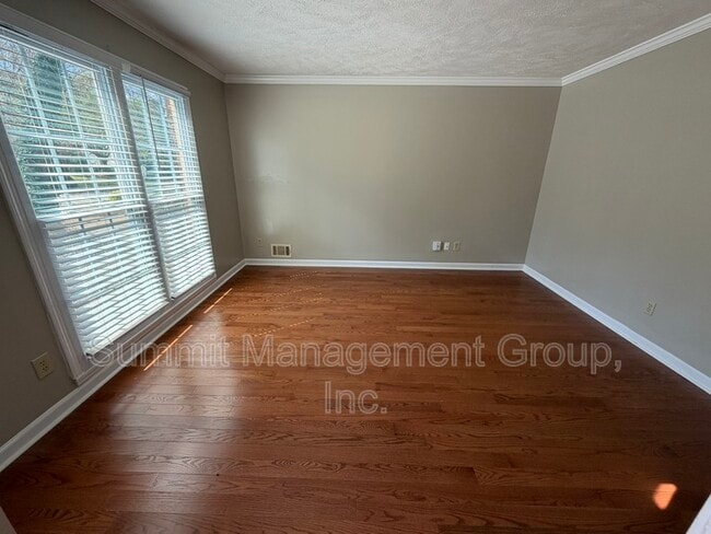 Photo - 1611 Ellington Rd SE