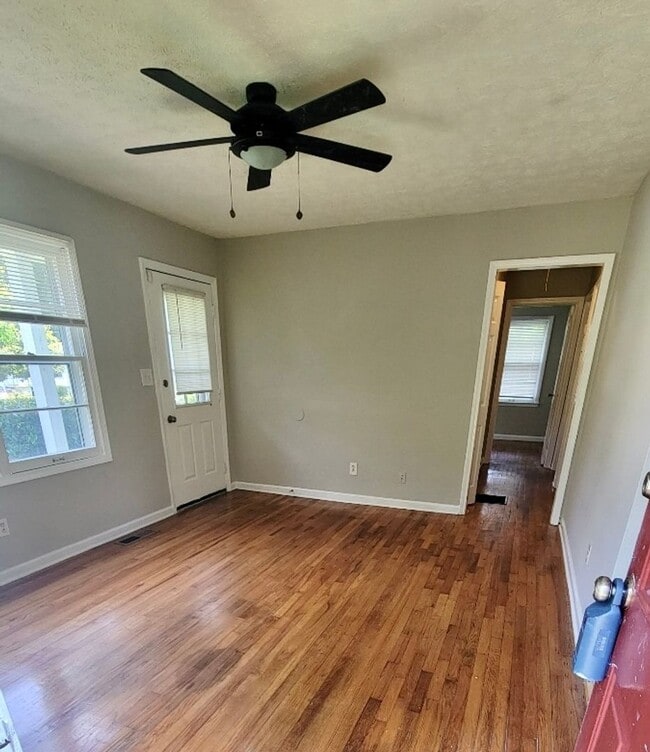 Photo - Charming 3 bedroom Bungalow