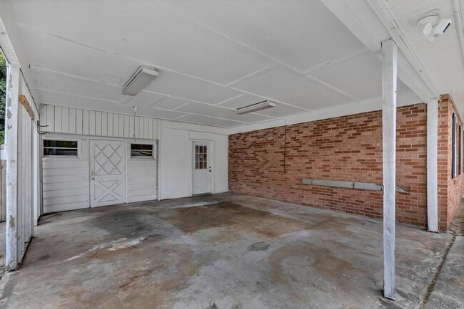 Photo - Large Ranch Home with 3BR/ 2 Bath with an Extra Bonus Room!