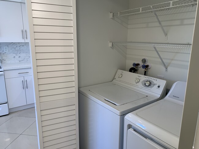 Full Size Washer & Dryer - 281 W Park Dr