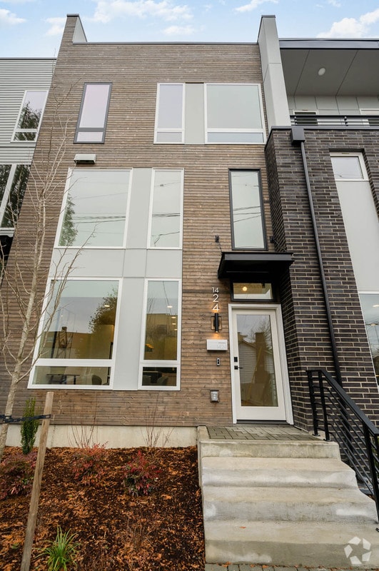 Building Photo - 1424 N 80th St Rental