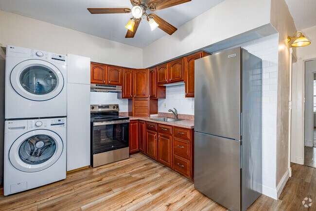 2BR, 2BA - 1,400SF - Kitchen - 1115 Dayton St