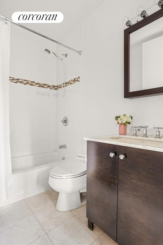 Photo - 235 E 40th St