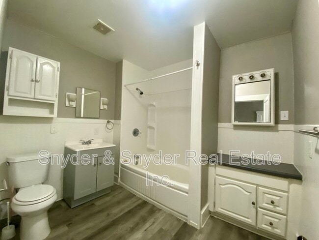 Photo - 999 W Exchange St