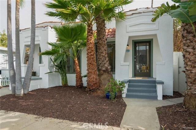 Photo - 908 Victoria Ave