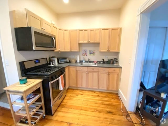 Building Photo - 40 Chester St Rental