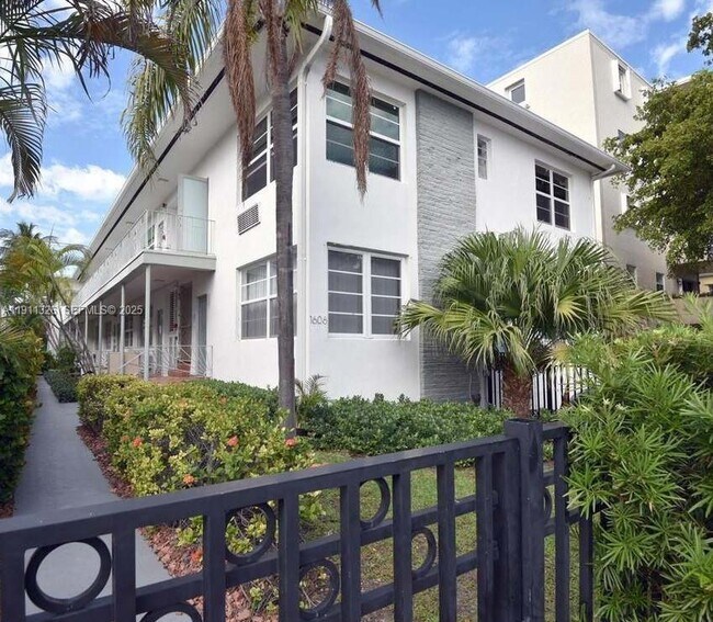 Building Photo - 1606 Jefferson Ave Unit 6