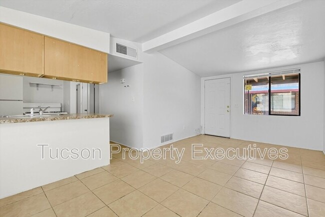 Photo - 1662 N Beverly Ave
