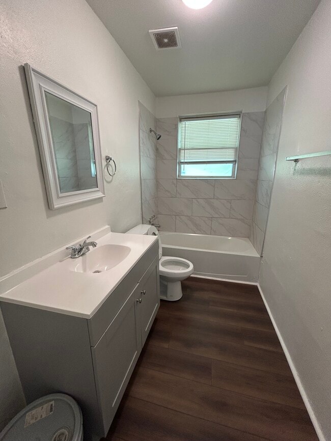 03_Bathroom - 3415 Piedmont Ave Unit A