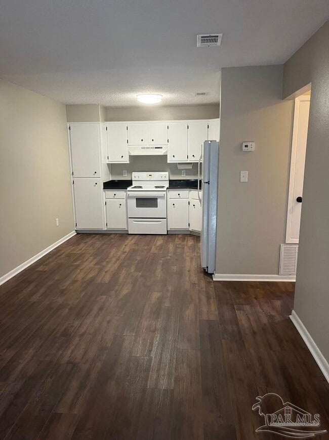 Photo - 3202 Redwood Ln Unit B