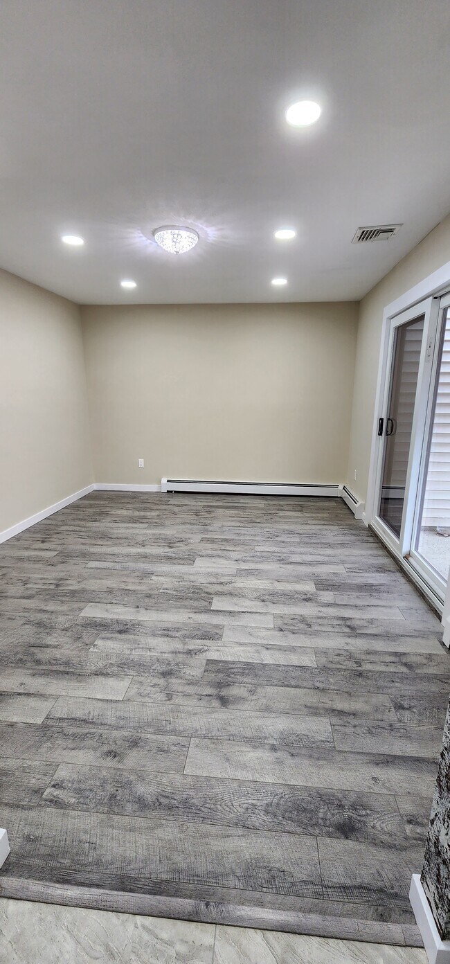 Photo - 100 Sandpiper Ln