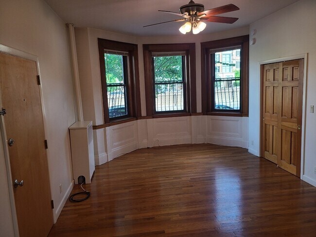 Photo - 907 Beacon St Unit 3