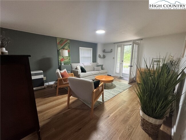 Photo - 358 Carl Giles Rd