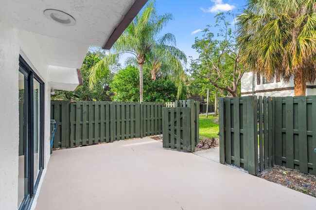 Photo - 2695 Albatross Rd N