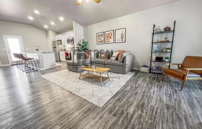 Photo - 7003 Athens St