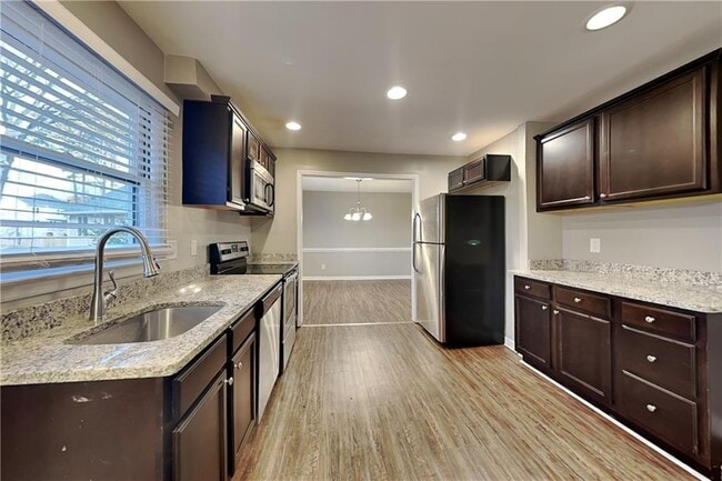 Photo - 795 Whitehall Way