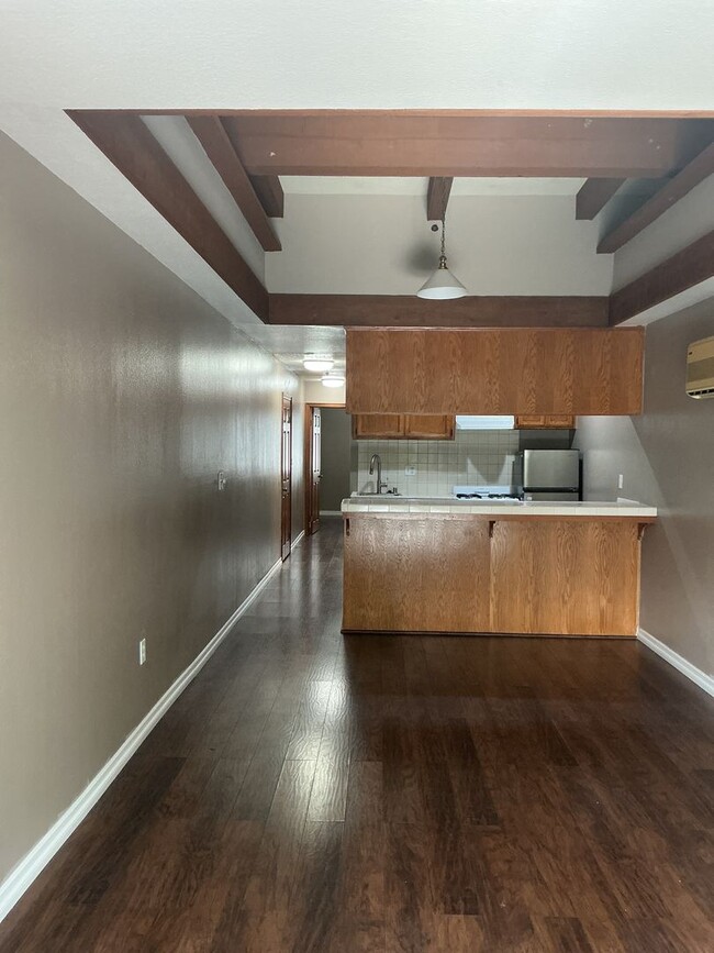 Photo - Los Caballeros #322 Unit 322B