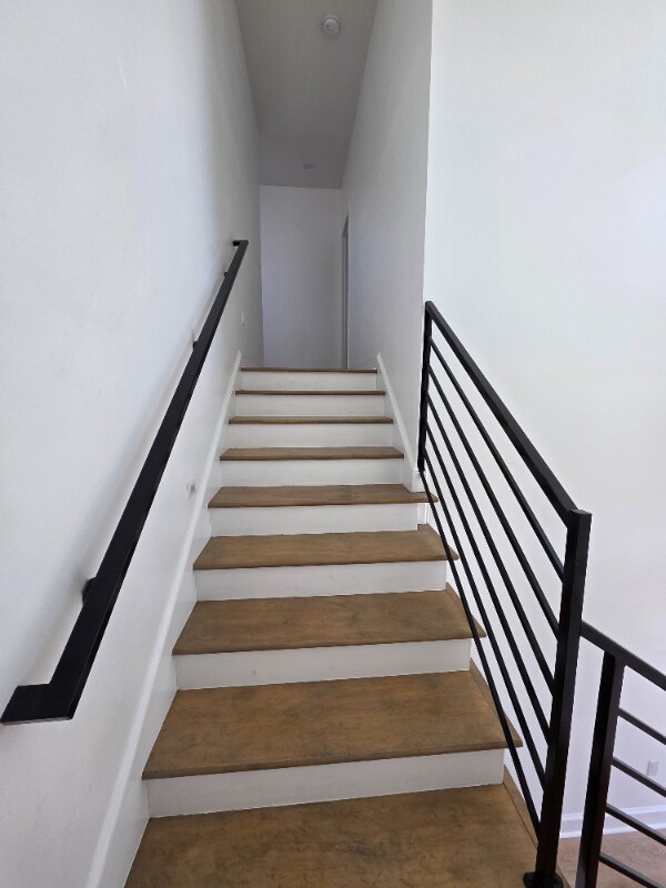 Photo - 2431 Franklin Ave Unidad Rear