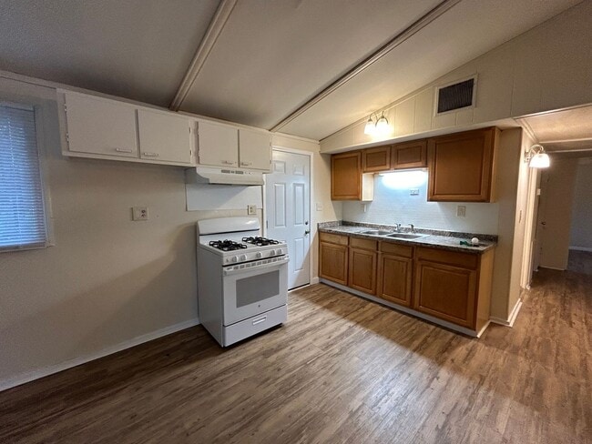 Photo - 73 Spence Ave