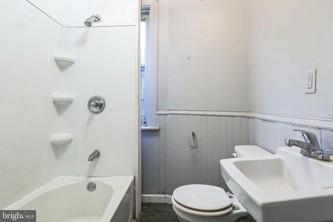 Photo - 1217 Hunter St