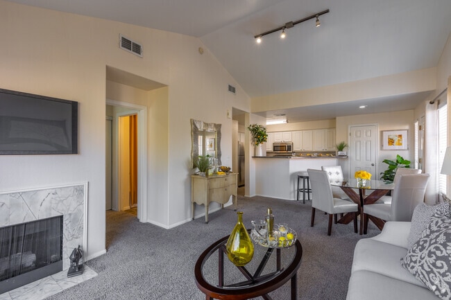 Palm Springs, 2 BR, 2 BA - 1,050 SF