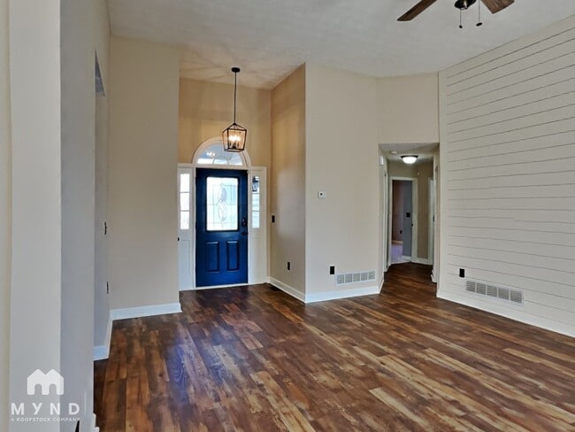 Photo - 328 John Gordon Pl