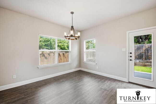 Photo - 809-811 Jameson St. Unit 809