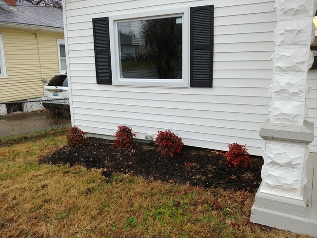 Photo - 3035 University Rd