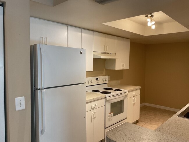 Building Photo - 4171 N Haverhill Rd Unit 1008