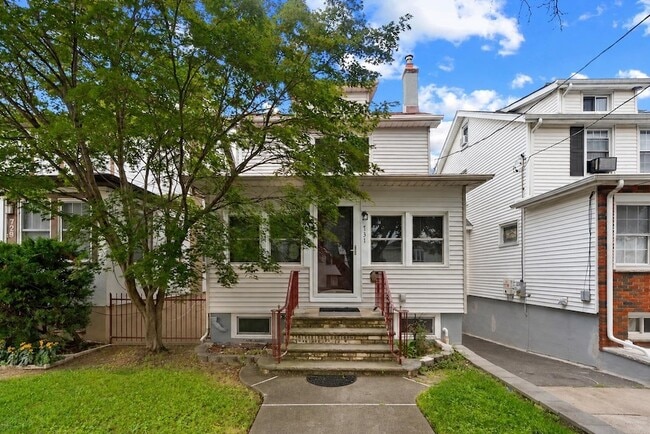Photo - 731 Humboldt St