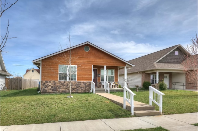 Photo - 2121 Virginia Ave