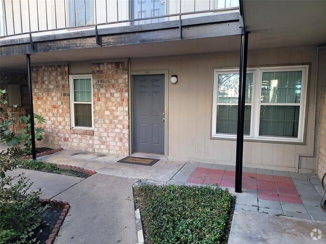 Building Photo - 5550 N Braeswood Blvd Unit 162 Rental