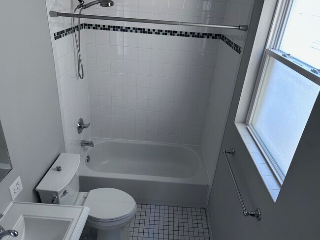 Photo - 1819 N Washtenaw Ave Unit 1st Floor