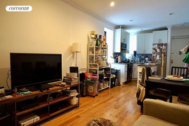 Building Photo - 310 12th St Rental