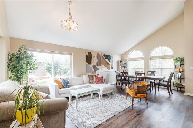 Photo - Beautiful 6 Bedroom home with large yard a...