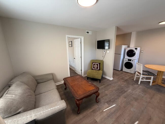 Photo - 213 N Ann St Unidad 5