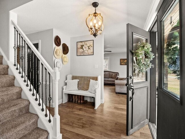 Photo - 1691 Lake Vernon Rd